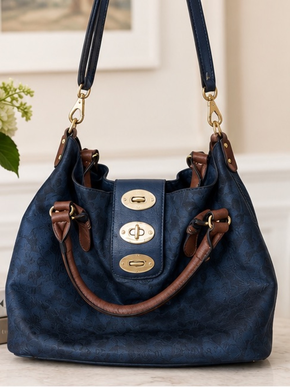 🔥 SALE! 5 for $20 🛍️ Women’s Navy and Brown Shoulder Bag - Unbranded